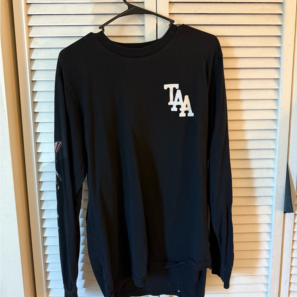 Mens Amity Affliction Size Large long sleeve Tshirt